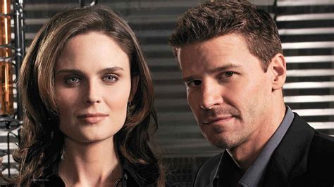 capitulo de bones donde brennan y booth hacen el amor